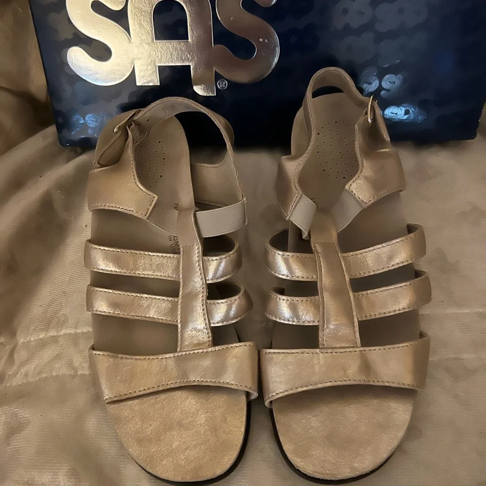 Sandals - Picture 1 of 3